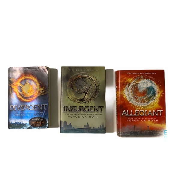 Divergent Trilogy by Veronica Roth - Picture 3 of 4